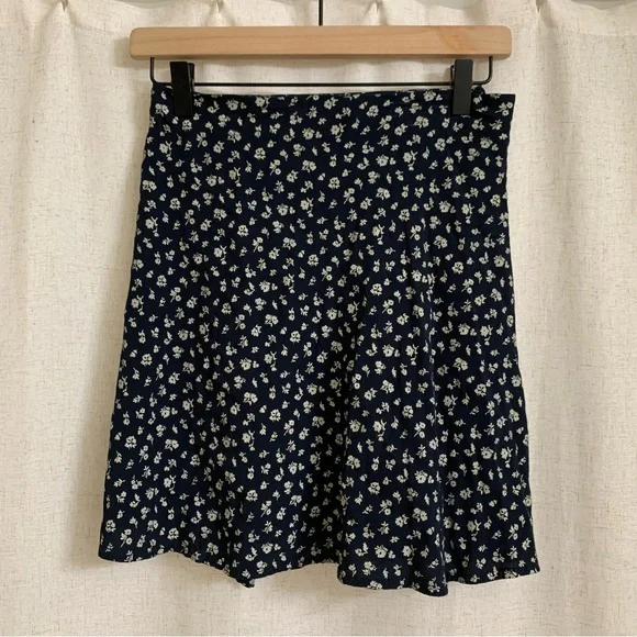 Brandy Melville Navy Blue Floral Wrap Mini Skirt Viscose Multi Size Fits All - Picture 2 of 5